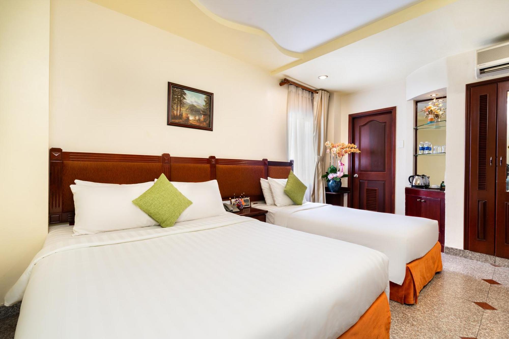 Khách sạn Lucasta Saigon